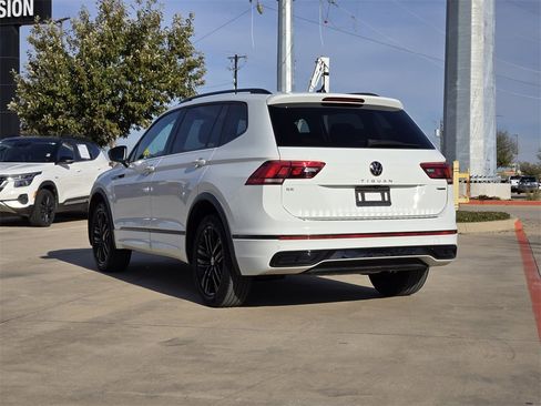 Used 2022 Volkswagen Tiguan SE R-Line image 3
