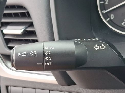 Used 2025 Nissan Rogue SV AWD/4WD image 24