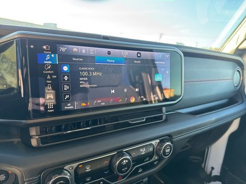 Certified 2024 Jeep Wrangler Rubicon w/ Technology Group image 15