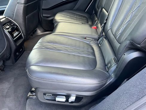 Used 2020 BMW X7 xDrive40i w/ Premium Package AWD/4WD image 19