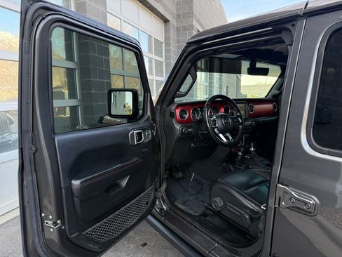 Used 2018 Jeep Wrangler Unlimited Rubicon AWD/4WD image 30