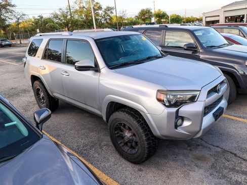 Used 2015 Toyota 4Runner SR5 image 10