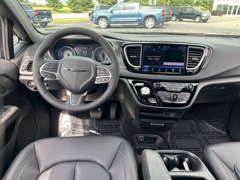 New 2026 Chrysler Voyager LX FWD image 24