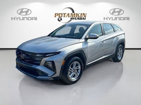 Certified 2026 Hyundai Tucson SE FWD image 1