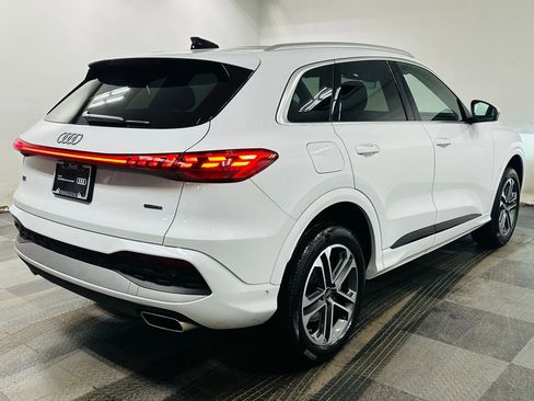 Certified 2025 Audi Q5 Premium w/ Convenience Package image 6