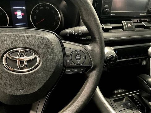Used 2022 Toyota RAV4 XLE AWD/4WD image 12