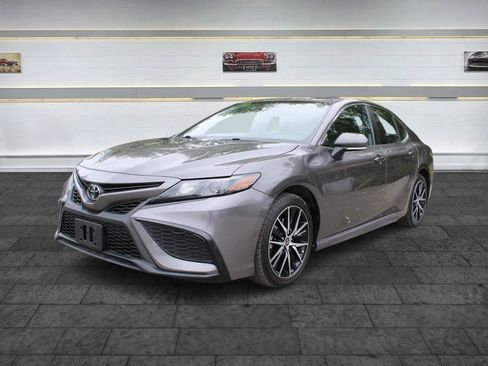 Used 2023 Toyota Camry SE FWD image 1