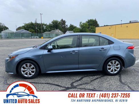 Used 2020 Toyota Corolla LE image 2