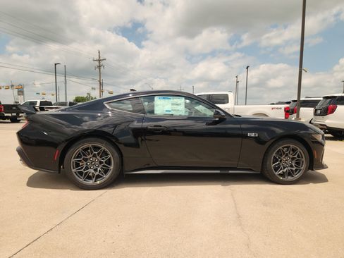 New 2026 Ford Mustang GT Premium w/ GT Performance Package RWD image 7