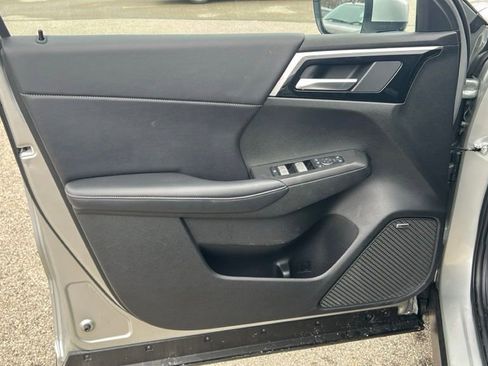 Used 2025 Mitsubishi Outlander SE image 16