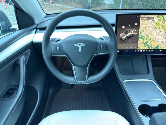 Used 2025 Tesla Model Y Long Range RWD image 17