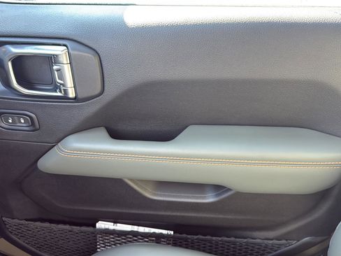 New 2025 Jeep Gladiator Mojave w/ Safety Group image 31