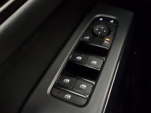 Used 2025 Nissan Pathfinder SV FWD image 16