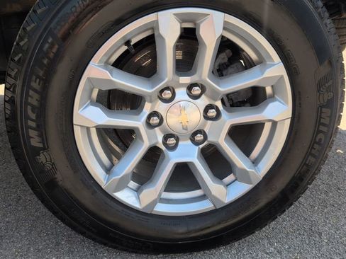 Used 2023 Chevrolet Silverado 1500 LT AWD/4WD image 25