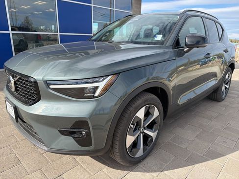 New 2026 Volvo XC40 B5 Plus w/ Protection Package Premier AWD/4WD image 15