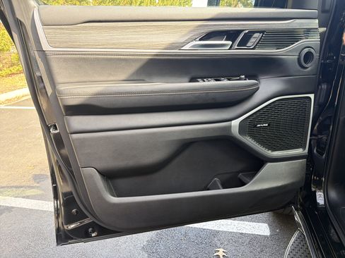 Used 2024 Jeep Wagoneer Series II w/ Flexible Seating Group image 14