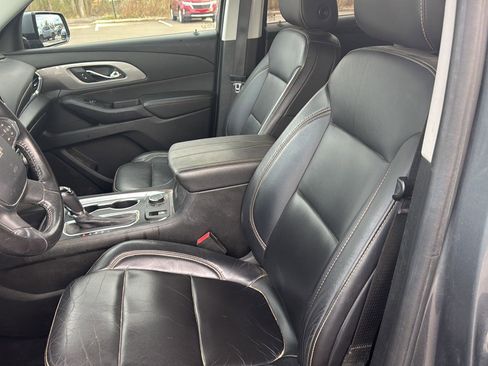 Used 2020 Chevrolet Traverse LT w/ LPO, Black Accent Package image 13