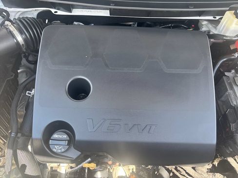 Used 2021 Chevrolet Traverse Premier w/ Redline Edition AWD/4WD image 29