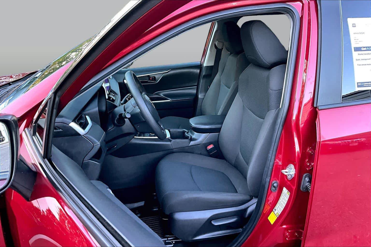 Certified 2024 Toyota RAV4 LE AWD/4WD image 9