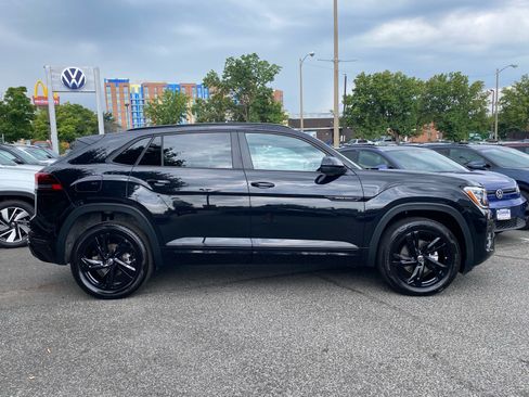 Used 2026 Volkswagen Atlas Cross Sport SEL R-Line AWD/4WD image 2