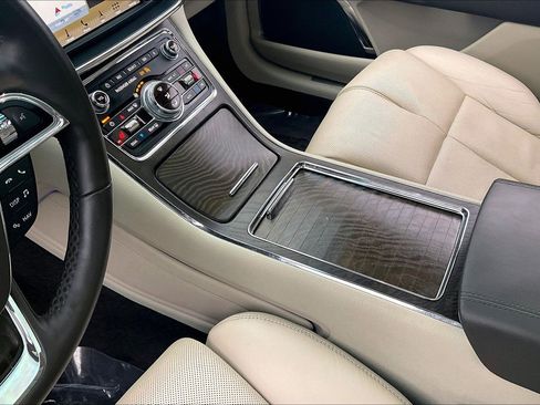 Used 2018 Lincoln Continental Select image 22