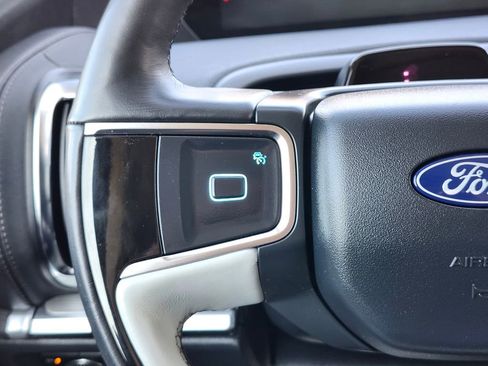 Certified 2025 Ford Expedition Platinum image 32