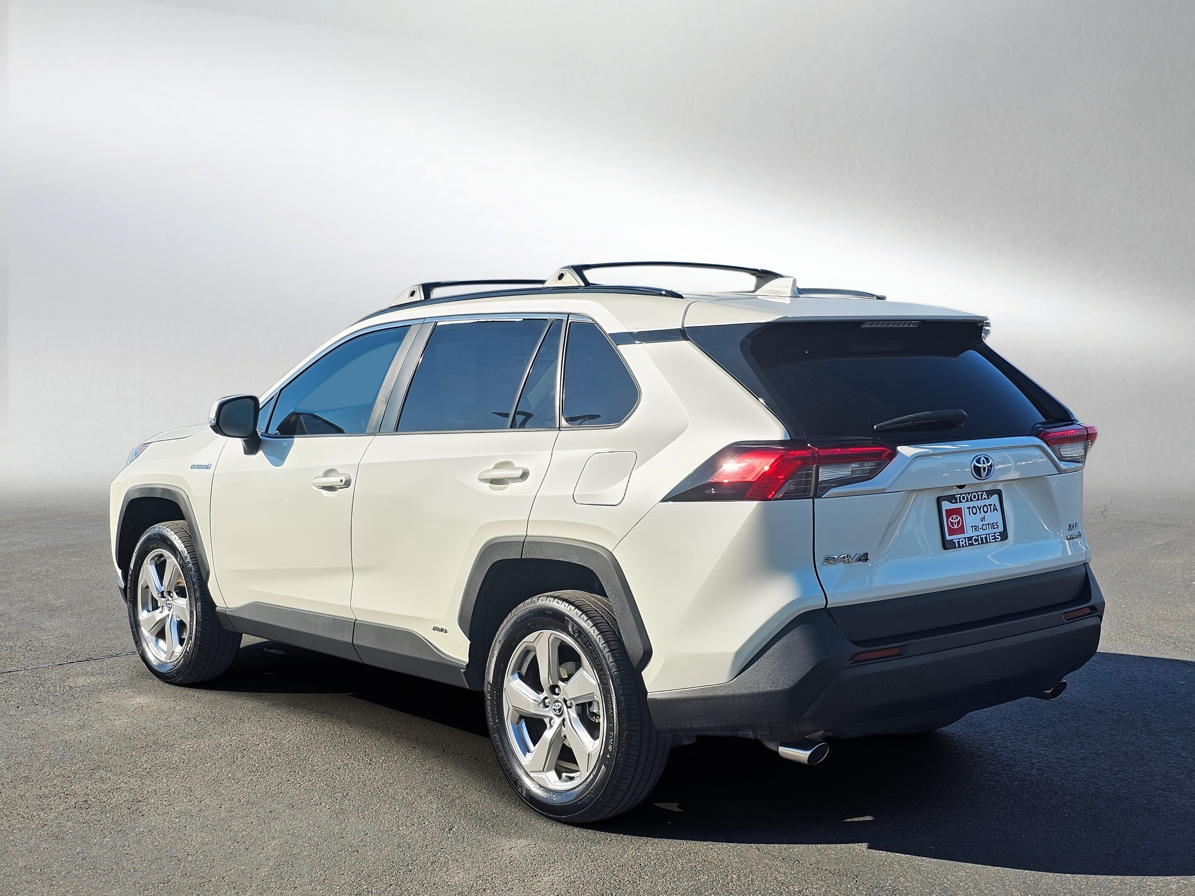 Certified 2021 Toyota RAV4 XLE Premium AWD/4WD image 3