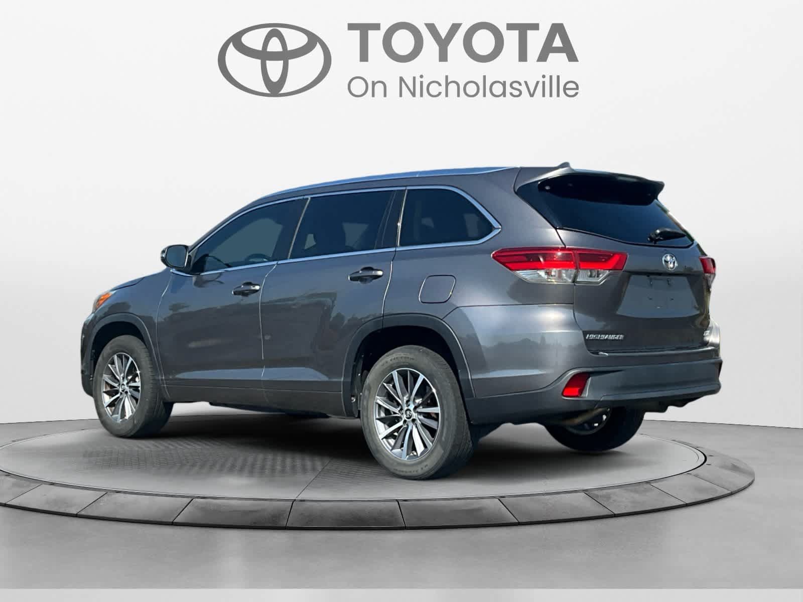 Used 2018 Toyota Highlander XLE FWD image 3