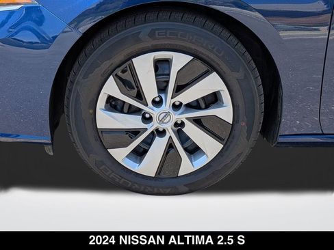 Used 2024 Nissan Altima 2.5 S FWD image 11