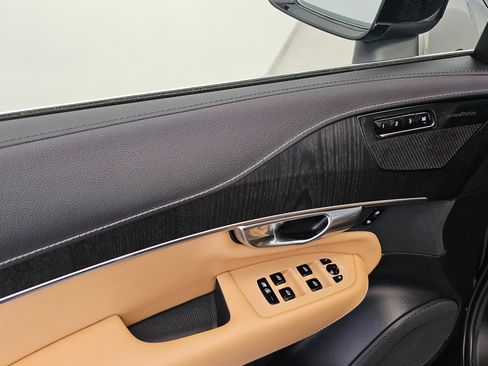 Certified 2024 Volvo XC90 T8 Ultimate w/ Protection Package Premier image 23