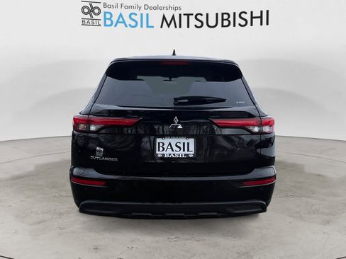 Used 2024 Mitsubishi Outlander ES image 4