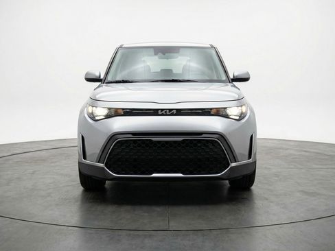 Used 2025 Kia Soul LX w/ LX Technology Package image 2