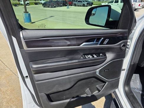 Used 2022 Jeep Wagoneer Series I w/ Premium Group I AWD/4WD image 24