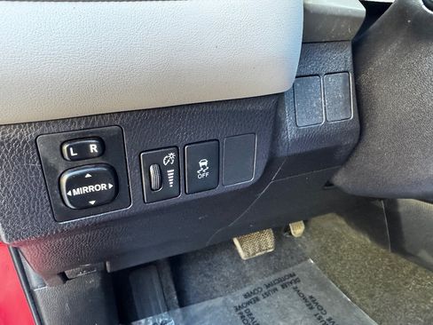 Used 2014 Toyota RAV4 XLE FWD image 28