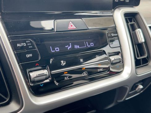 Used 2021 Kia Sorento EX w/ Panoramic Sunroof Package image 18