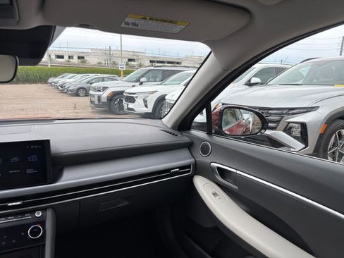 Used 2025 Hyundai Sonata SEL FWD image 35