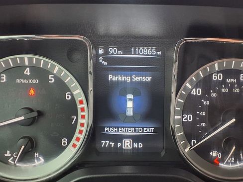 Used 2018 Nissan Titan SV w/ SV Convenience Package RWD image 12