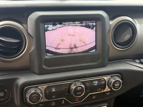 Used 2018 Jeep Wrangler Unlimited Sport AWD/4WD image 20
