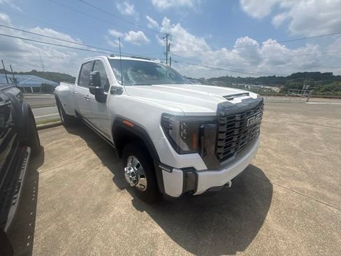 Used 2024 GMC Sierra 3500 Denali Ultimate AWD/4WD image 10