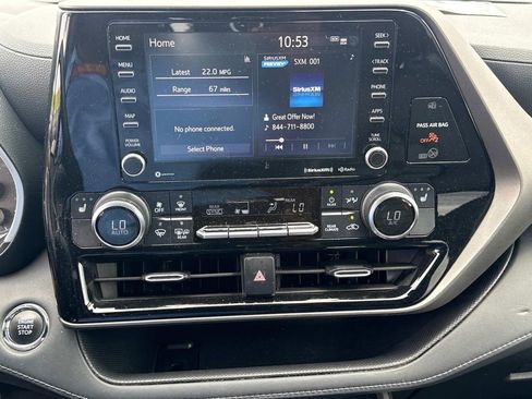 Used 2022 Toyota Highlander XLE FWD image 32