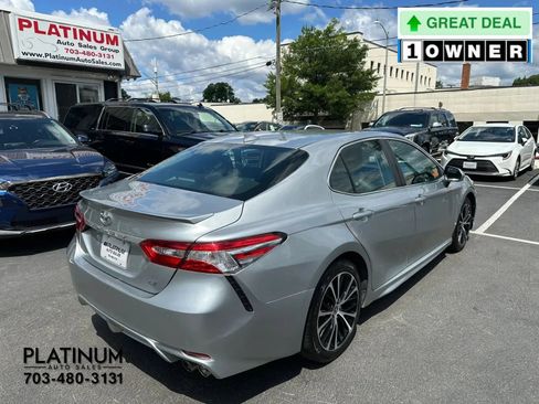 Used 2020 Toyota Camry SE FWD image 5