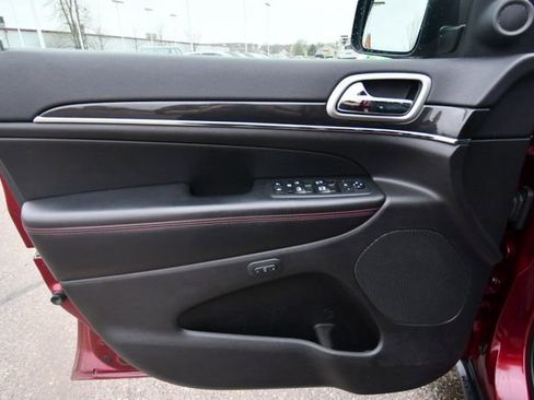 Used 2018 Jeep Grand Cherokee Trailhawk w/ Trailhawk Luxury Group AWD/4WD image 13