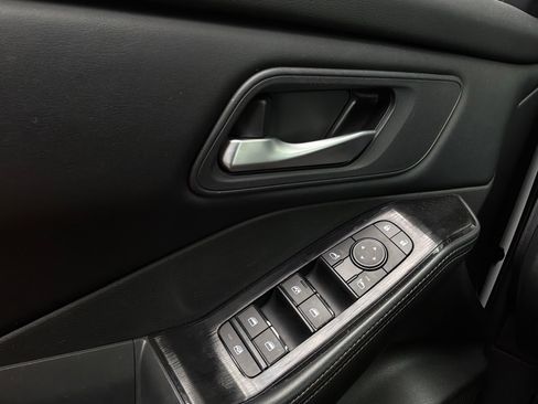 Used 2025 Nissan Rogue SV AWD/4WD image 20