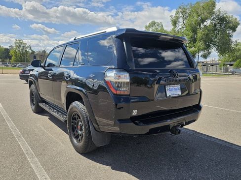Used 2018 Toyota 4Runner SR5 AWD/4WD image 3