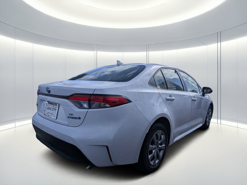 Used 2024 Toyota Corolla LE FWD image 3