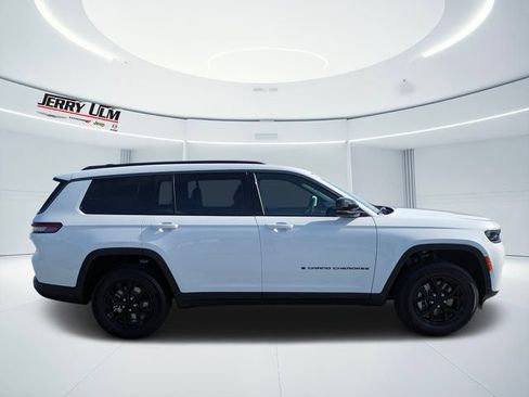 New 2026 Jeep Grand Cherokee L 4WD image 2