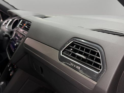 Used 2021 Volkswagen Tiguan SE R-Line FWD image 18