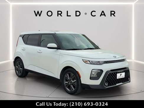 Used 2021 Kia Soul EX image 1