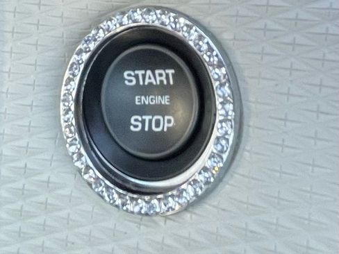 Used 2019 Land Rover Range Rover Velar R-Dynamic SE image 27