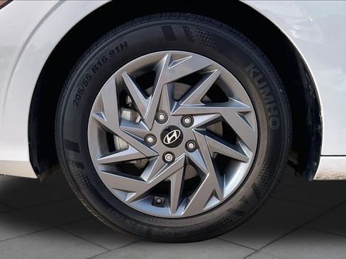 Used 2024 Hyundai Elantra SEL FWD image 9